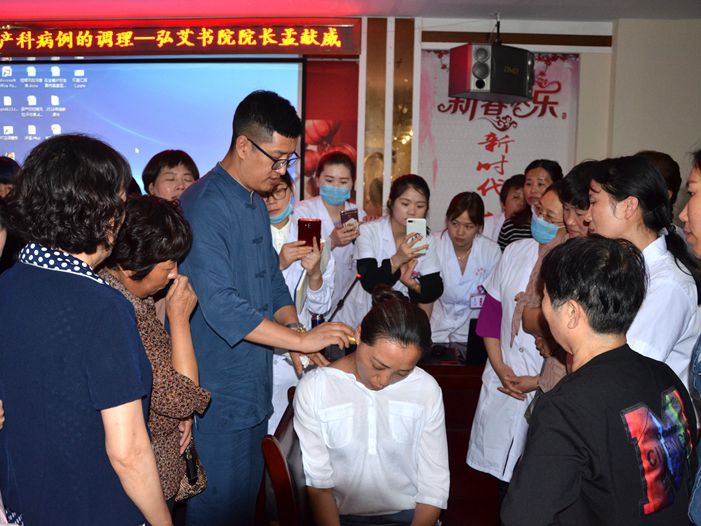艾灸名医孟献威做客界首妇幼开讲中医保健