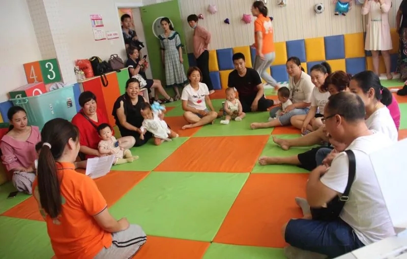 快乐的"六一"儿童节 ——界首妇幼举办婴幼儿游泳大赛和亲子活动